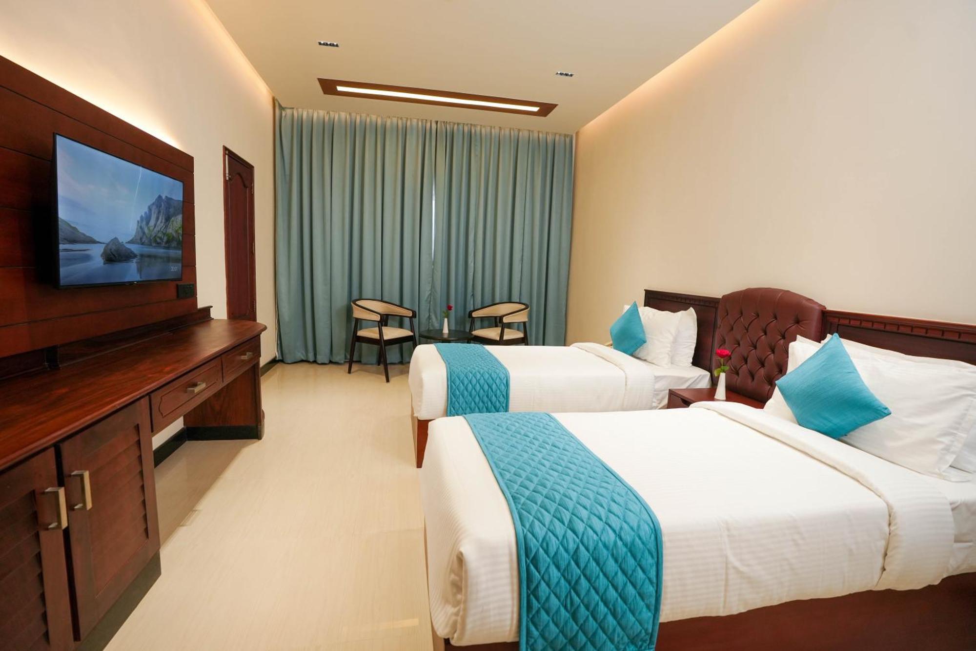 Blue Castle Otel Thiruvananthapuram Dış mekan fotoğraf