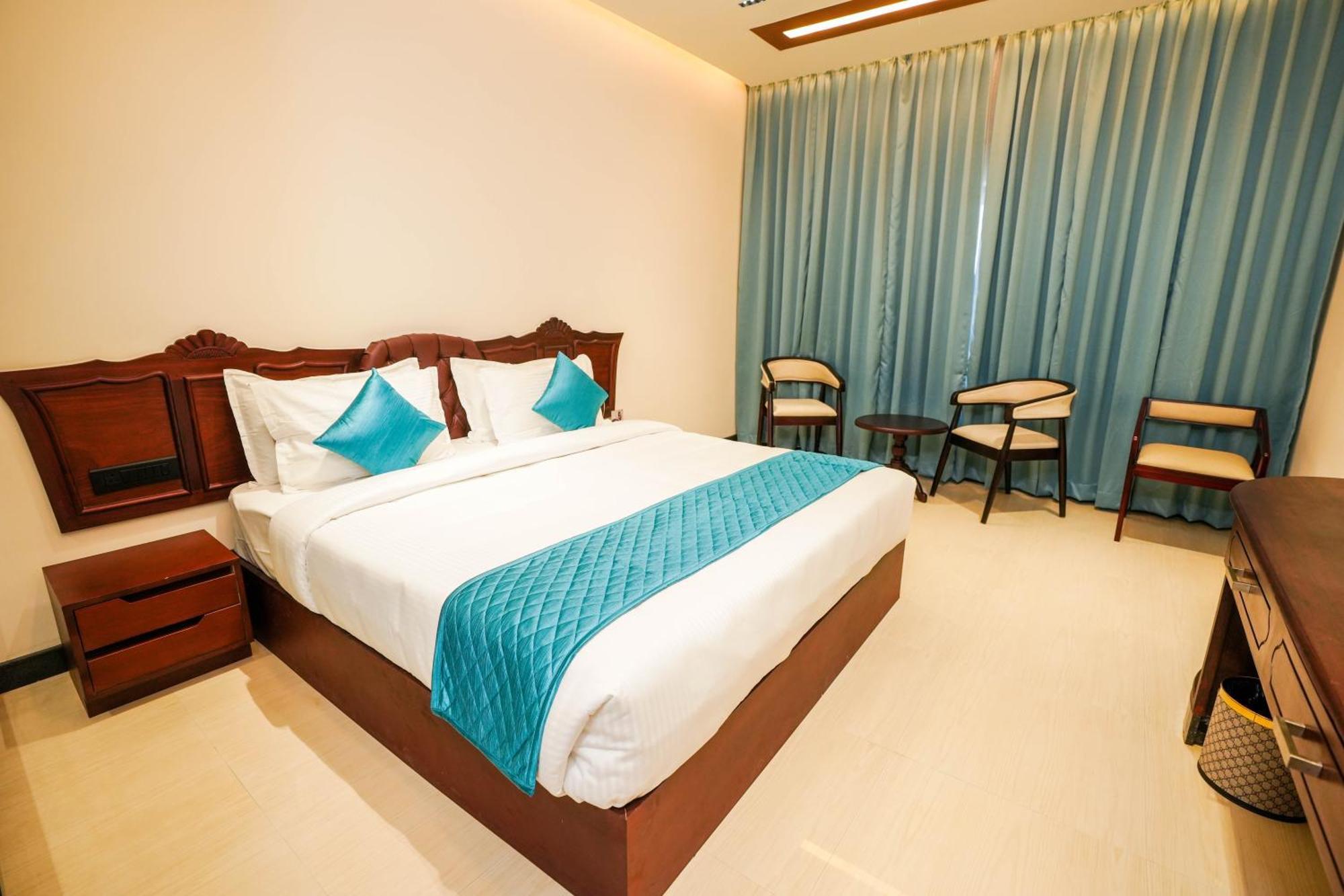 Blue Castle Otel Thiruvananthapuram Dış mekan fotoğraf