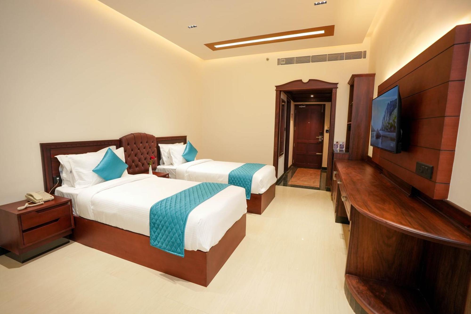 Blue Castle Otel Thiruvananthapuram Dış mekan fotoğraf