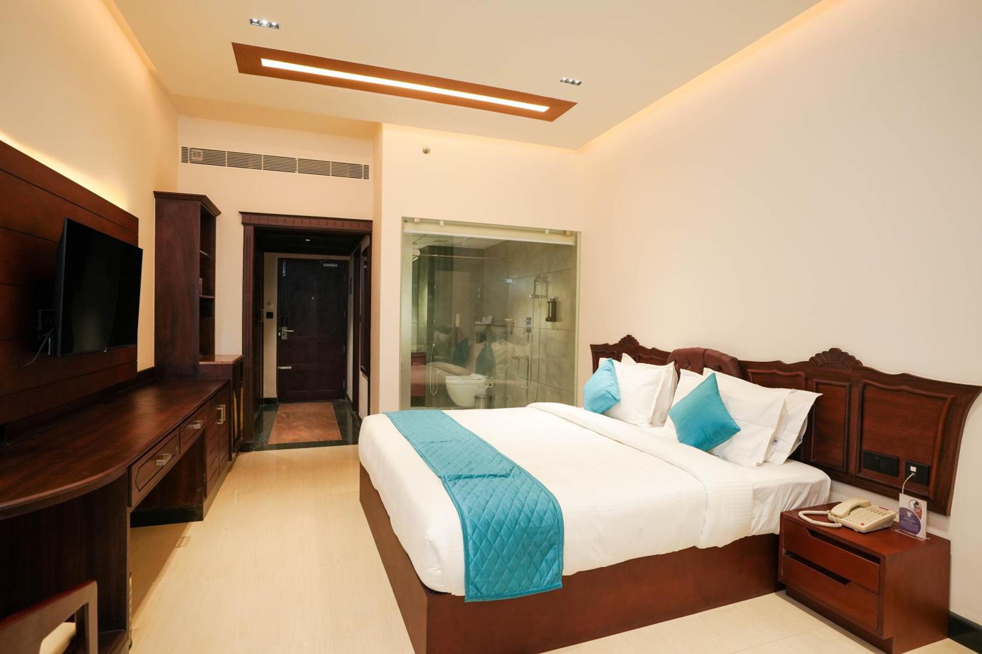 Blue Castle Otel Thiruvananthapuram Dış mekan fotoğraf